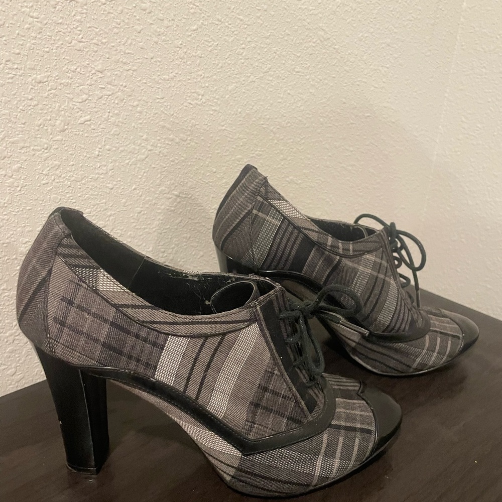 Steve Madden Black and Gray Lace Up Boots - Picture 4 of 4